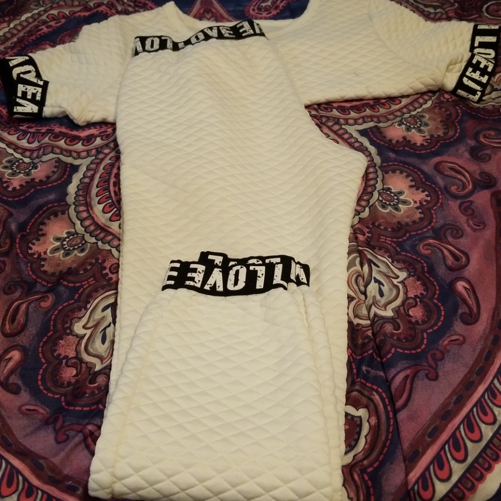 Clothes - Picture 3 of 3
